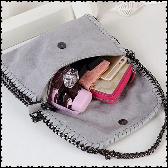 Stunning Chain-Trimmed Crossbody Bag in Grey - Picture 2 of 9